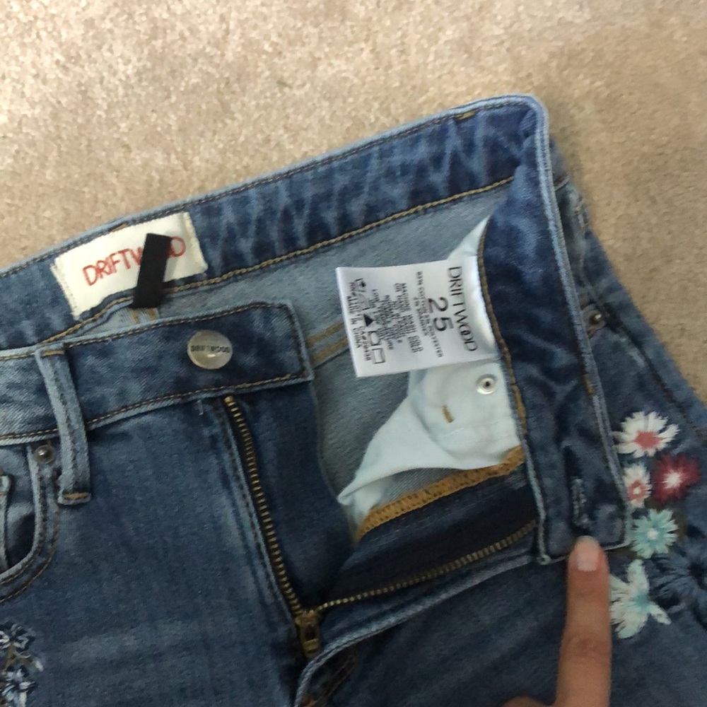 Driftwood Kelly Bootcut Mid-Rise Blue Jeans with Floral Embroiderery Size 25 - Picture 7 of 12